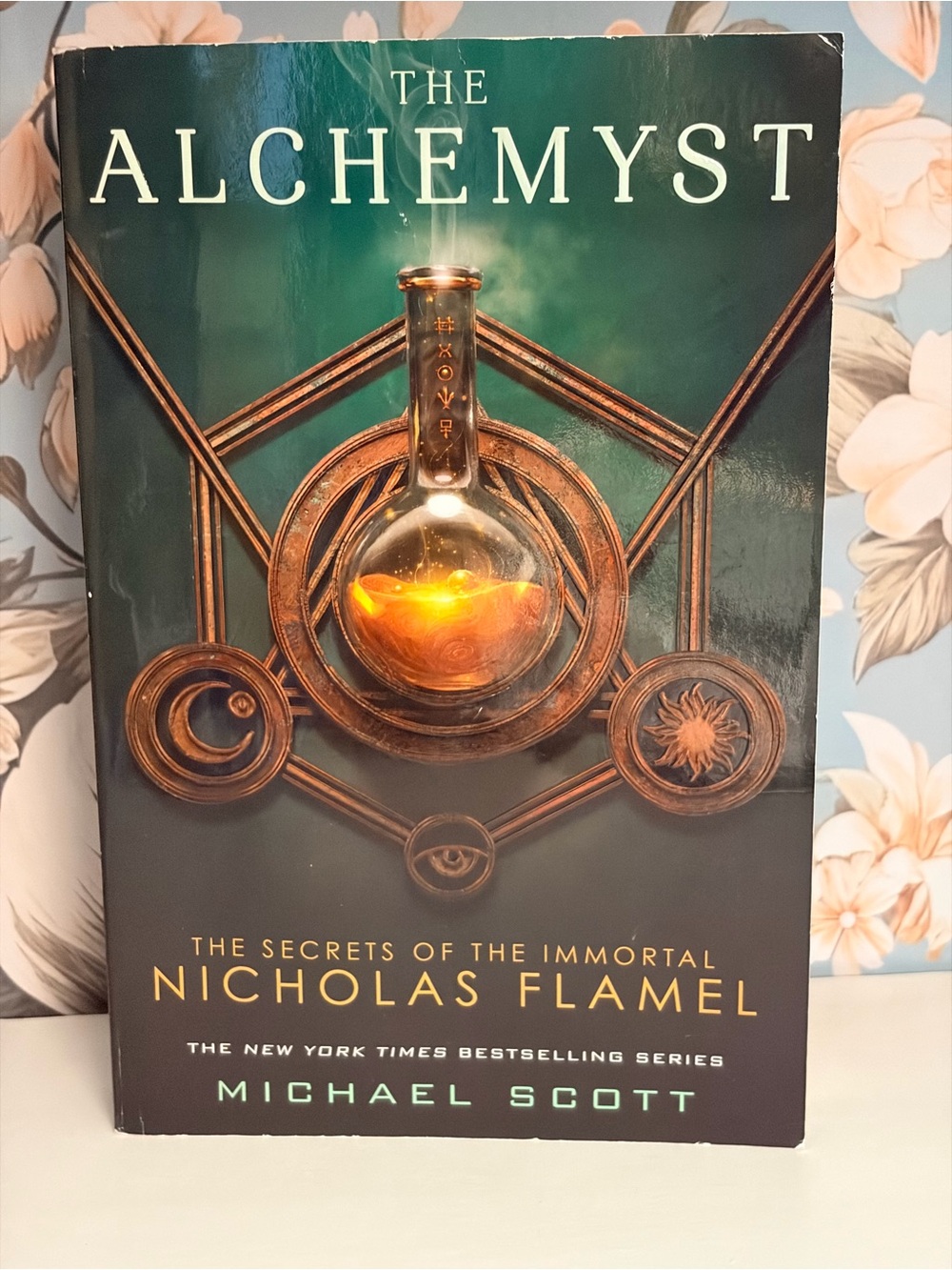 The Alchemyst Michael Scott Nicholas Flamel Book 1 Paperback Fantasy